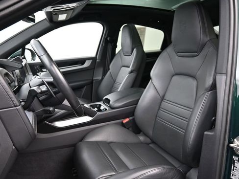Certified 2025 Porsche Cayenne S AWD/4WD image 5