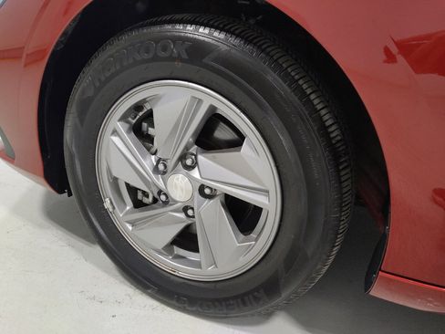 Used 2025 Hyundai Elantra SE FWD image 31