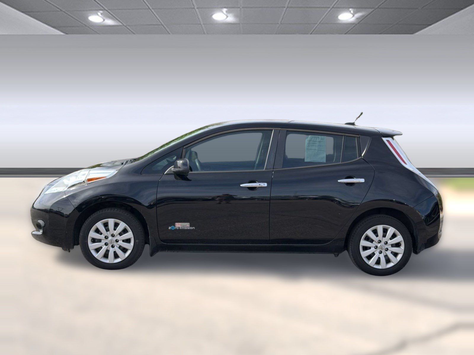 Used 2017 Nissan Leaf S FWD image 2