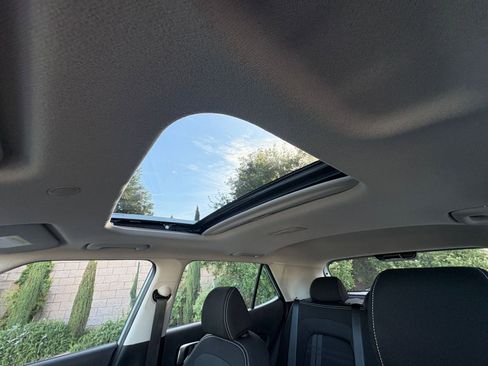 Used 2025 Hyundai Venue SEL image 28