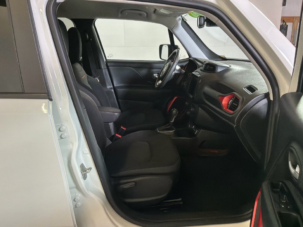 Certified 2023 Jeep Renegade Trailhawk AWD/4WD image 23