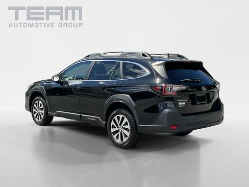 Used 2023 Subaru Outback Premium AWD/4WD image 5