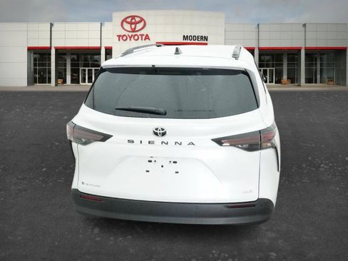 New 2026 Toyota Sienna XLE AWD/4WD image 8