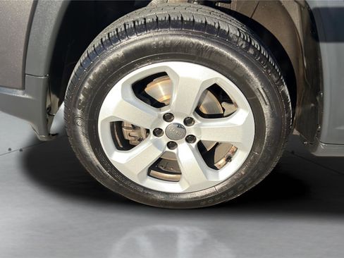 Used 2018 Jeep Compass Latitude w/ Popular Equipment Group image 16