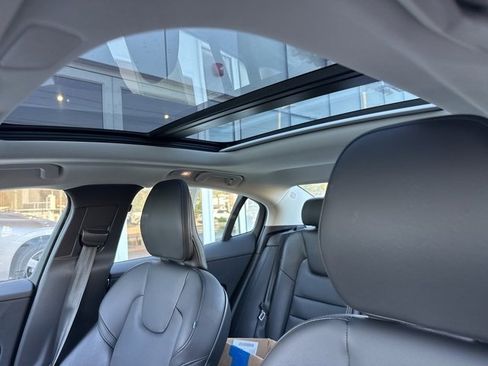 Certified 2024 Volvo S60 B5 Core image 25