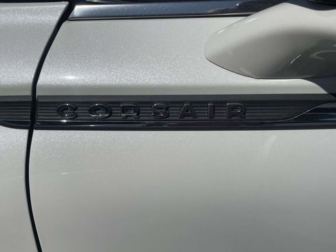 Used 2024 Lincoln Corsair Reserve w/ Rear Removable Package Tray FWD image 5