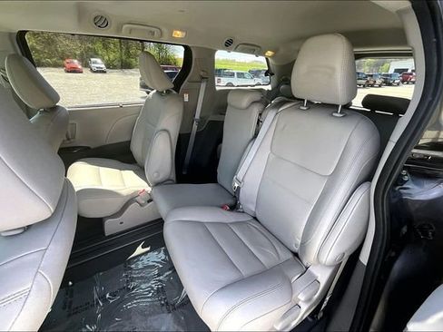 Used 2020 Toyota Sienna XLE w/ XLE Navigation Package FWD image 26
