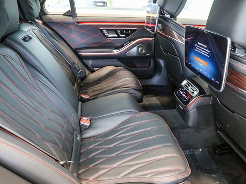 Used 2024 Mercedes-Benz S 63 AMG S image 25