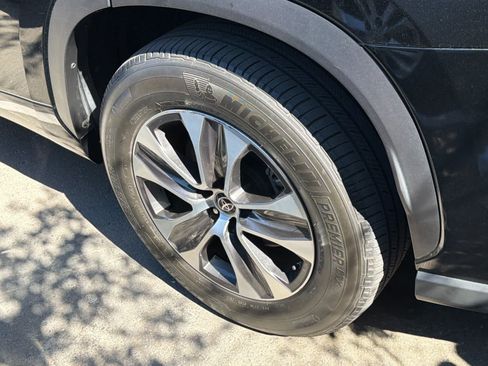 Used 2022 Toyota Highlander XLE FWD image 17