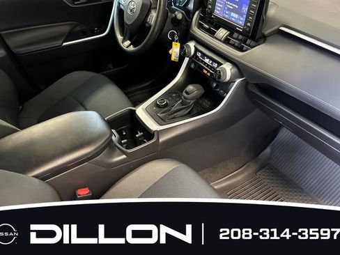 Used 2022 Toyota RAV4 LE AWD/4WD image 16