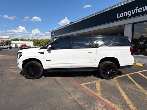 Used 2023 GMC Yukon XL AT4 w/ Technology Package AWD/4WD image 11