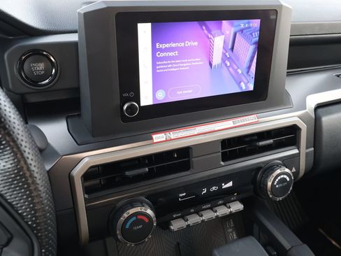 Used 2025 Toyota Tacoma SR5 AWD/4WD image 19
