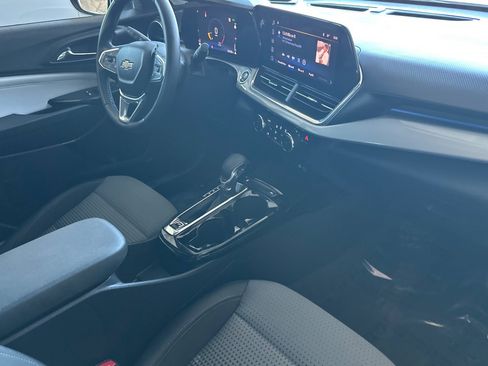 Used 2024 Chevrolet Trax LT w/ Driver Confidence Package FWD image 16