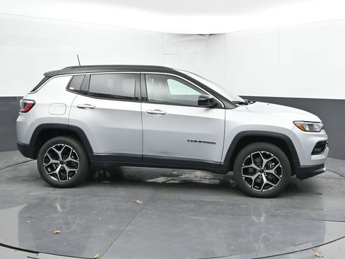 Used 2025 Jeep Compass Limited AWD/4WD image 12