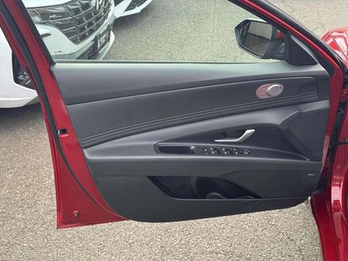 Certified 2025 Hyundai Elantra Limited image 14
