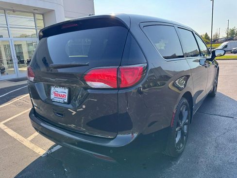 Used 2019 Chrysler Pacifica Touring Plus w/ Advanced Safetytec Group FWD image 3