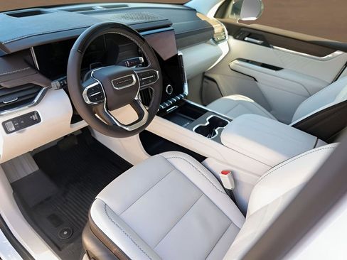 Used 2026 GMC Acadia Denali w/ Super Cruise Package image 10