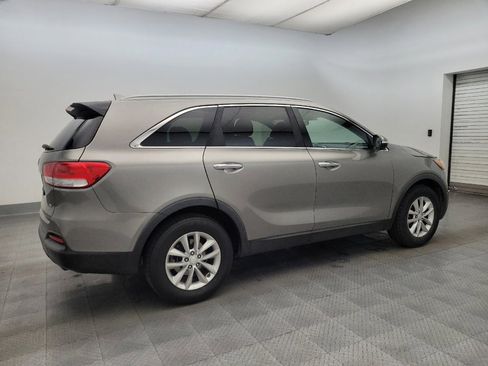Used 2016 Kia Sorento LX w/ LX Convenience Package image 10