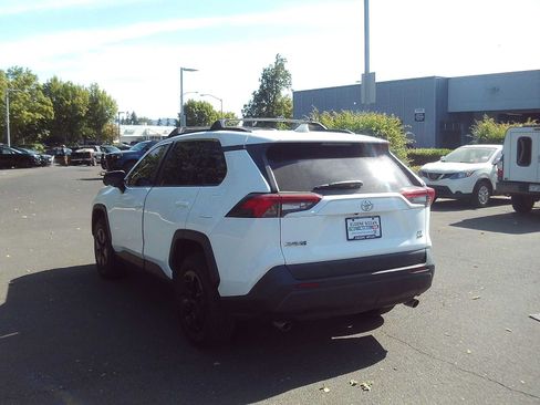Used 2020 Toyota RAV4 LE AWD/4WD image 3