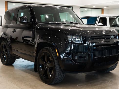 Used 2023 Land Rover Defender 90 V8 AWD/4WD image 3