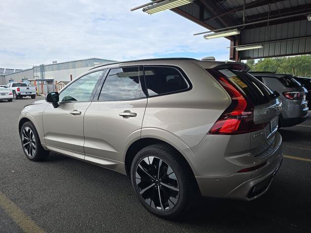 Used 2026 Volvo XC60 B5 Plus AWD/4WD image 4