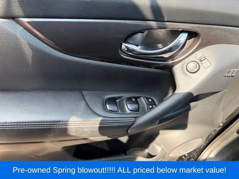 Used 2018 Nissan Rogue SV w/ Premium Package AWD/4WD image 15