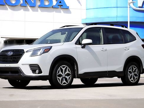 Used 2023 Subaru Forester Premium AWD/4WD image 1