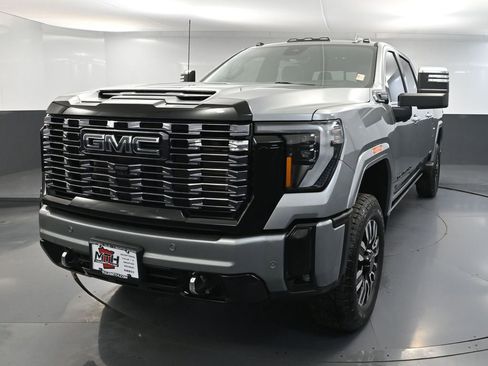 Used 2025 GMC Sierra 3500 Denali Ultimate image 13