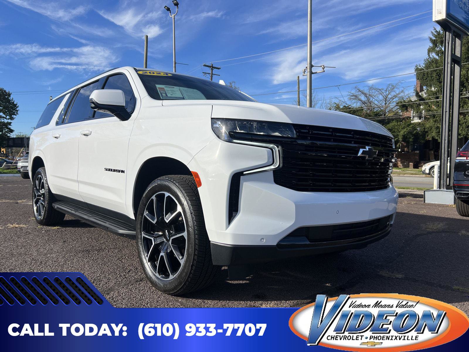 Used 2024 Chevrolet Suburban RST w/ Luxury Package AWD/4WD image 1