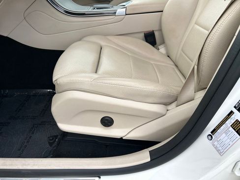 Used 2022 Mercedes-Benz GLC 300 image 10