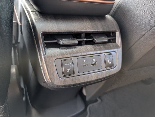 Used 2024 Nissan Ariya FWD image 15