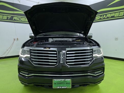 Used 2015 Lincoln Navigator 4WD image 4