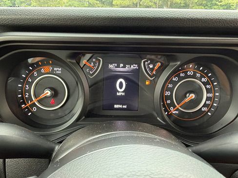 Used 2025 Jeep Wrangler Sport AWD/4WD image 27