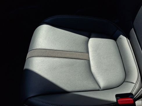 Used 2025 Honda Pilot EX-L image 25