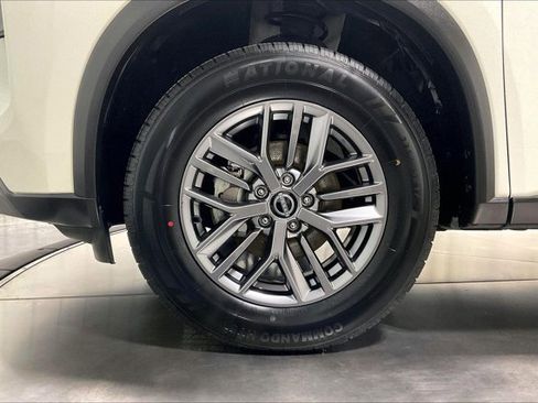 Used 2023 Nissan Rogue S image 9