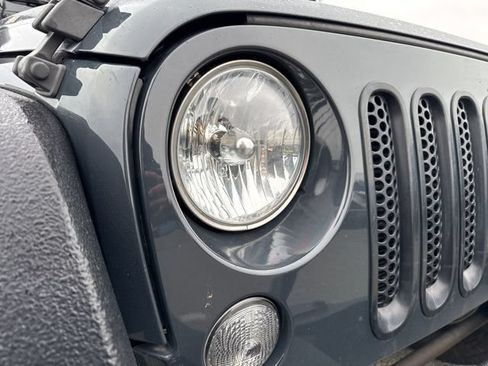 Used 2018 Jeep Wrangler Unlimited Sport S AWD/4WD image 29