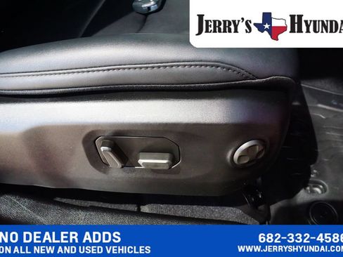 Used 2025 Jeep Wrangler Unlimited Rubicon AWD/4WD image 25