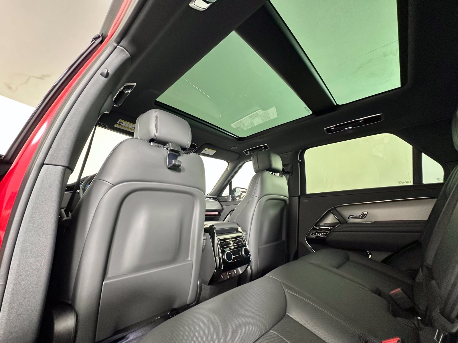 Used 2025 Land Rover Range Rover Sport Dynamic SE AWD/4WD image 16