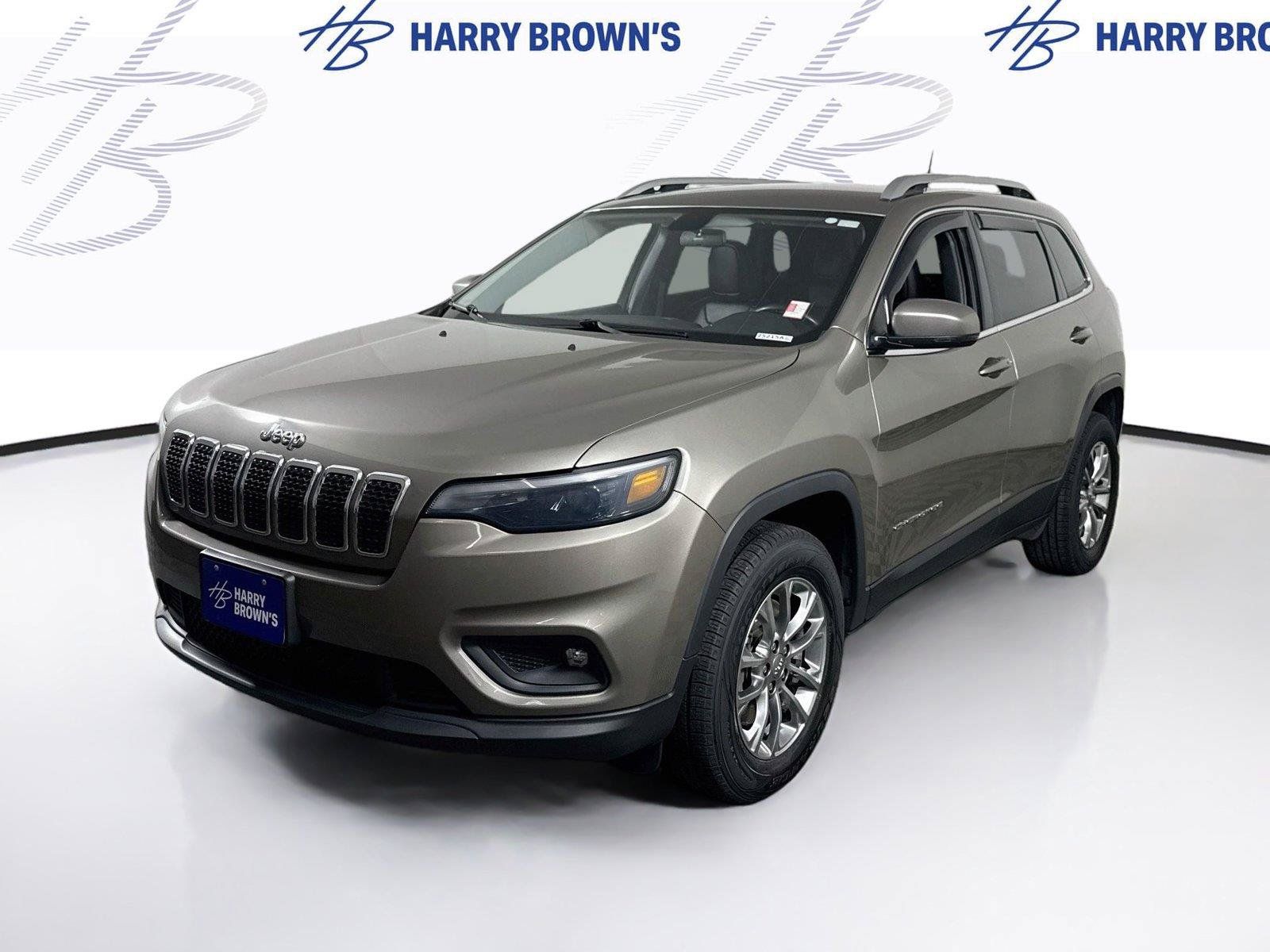 Used 2019 Jeep Cherokee Latitude Plus w/ Cold Weather Group AWD/4WD image 1