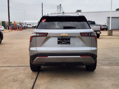 Certified 2025 Chevrolet Equinox LT w/ Convenience Package II AWD/4WD image 7