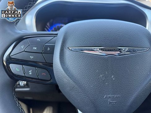 Used 2025 Chrysler Pacifica Limited FWD image 25