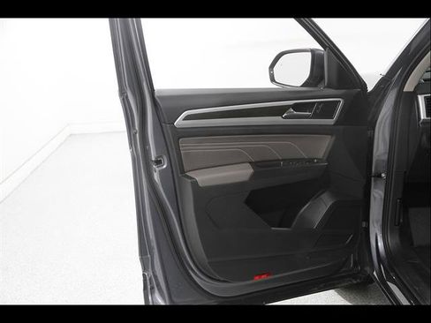Used 2023 Volkswagen Atlas SE AWD/4WD image 4