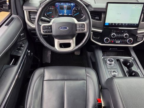 Used 2024 Ford Expedition Max XLT image 7