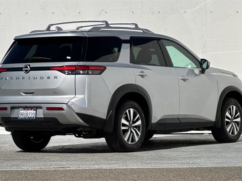 Certified 2024 Nissan Pathfinder SL image 4