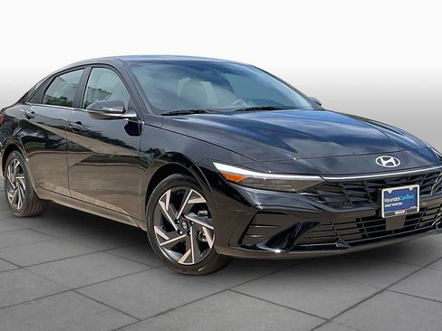 Certified 2025 Hyundai Elantra Limited FWD image 3