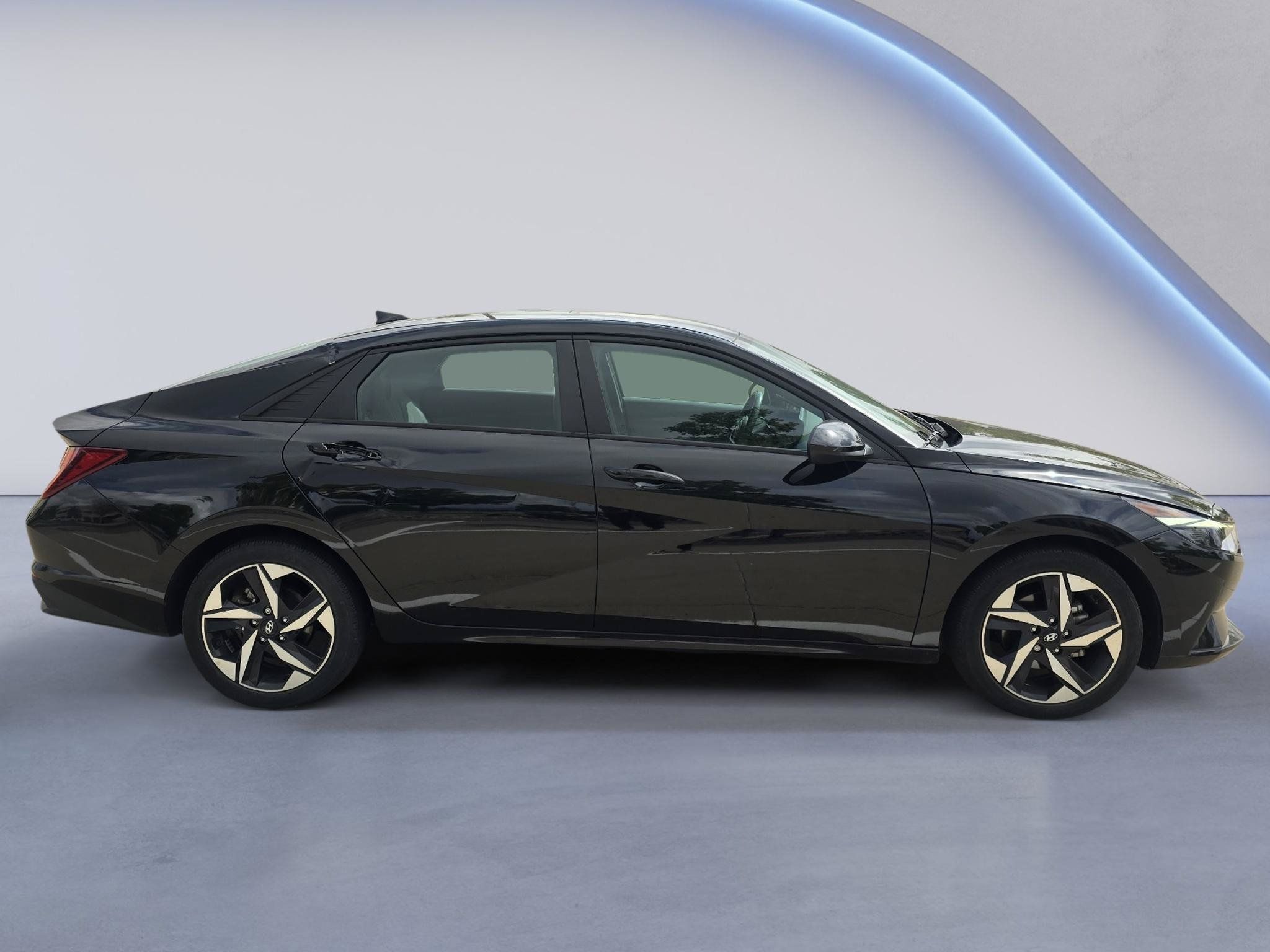 Used 2023 Hyundai Elantra SEL w/ Convenience Package FWD image 7