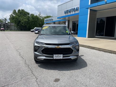 Used 2024 Chevrolet TrailBlazer LT w/ Driver Confidence Package FWD image 2