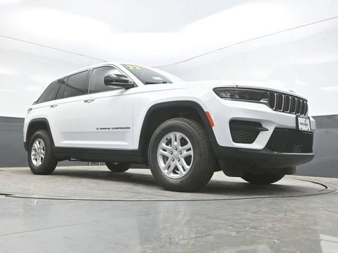 Used 2022 Jeep Grand Cherokee Laredo AWD/4WD image 39