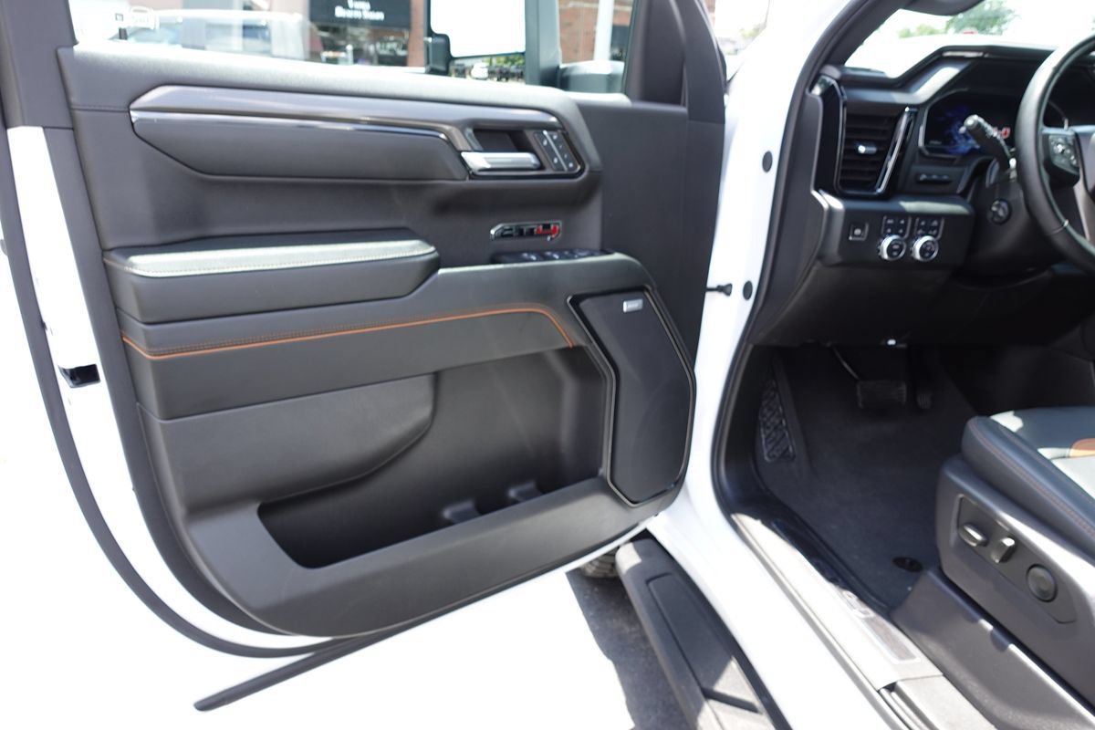 Used 2024 GMC Sierra 1500 AT4 w/ Technology Package AWD/4WD image 18