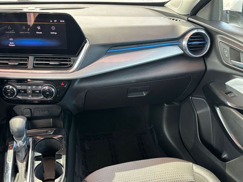 Used 2025 Chevrolet Trax LT image 34